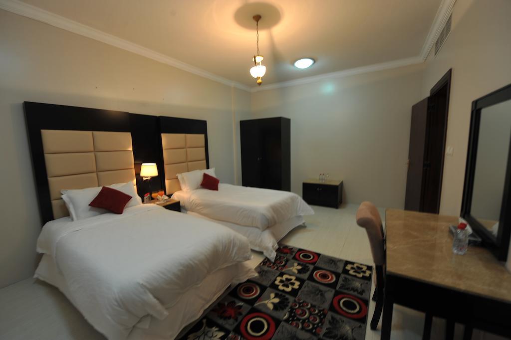 Janadriyah Suites 13 Nadinah Habitación foto