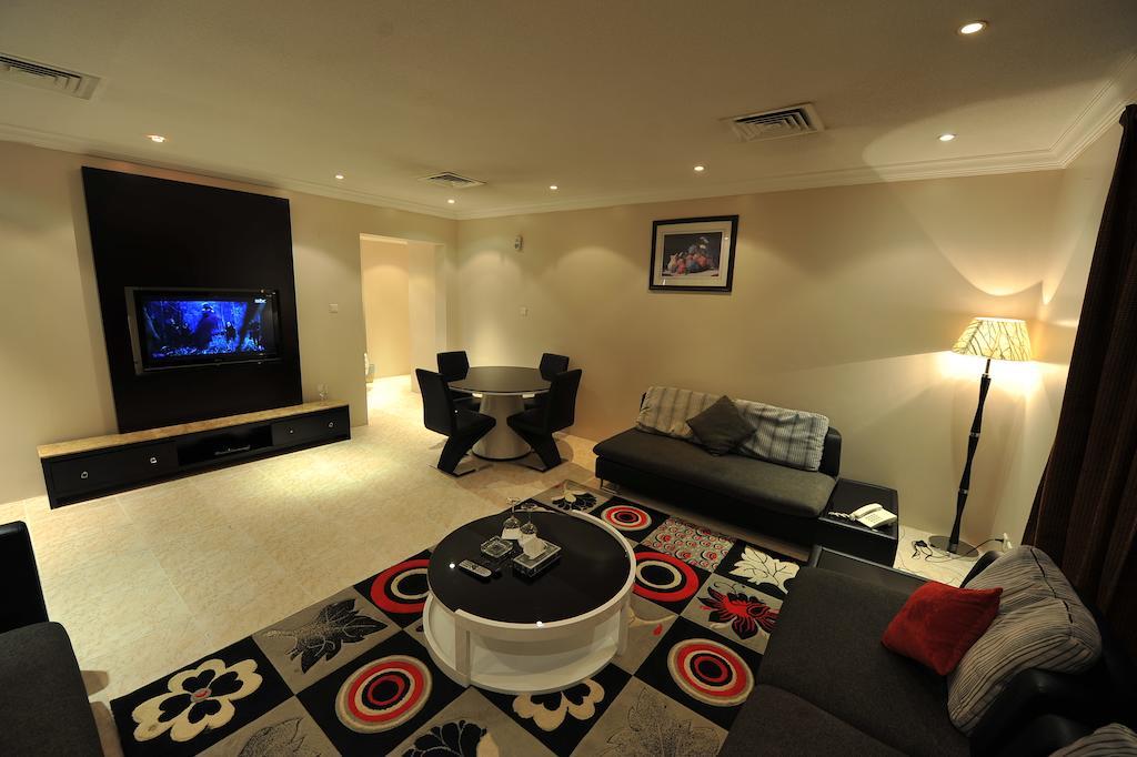 Janadriyah Suites 13 Nadinah Habitación foto
